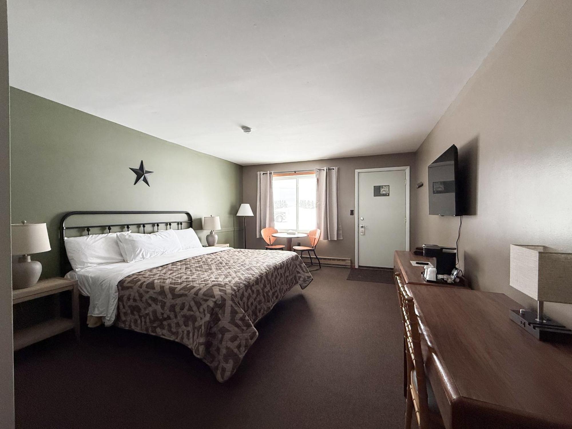 The Trail Inn - Newberry, Mi - Formerly Knollwood Inn - 13467 M-28 Dış mekan fotoğraf